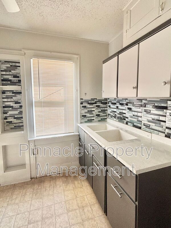 Building Photo - 1315 Guadalupe St