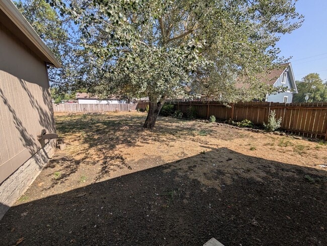 Building Photo - 1120 Linn Way