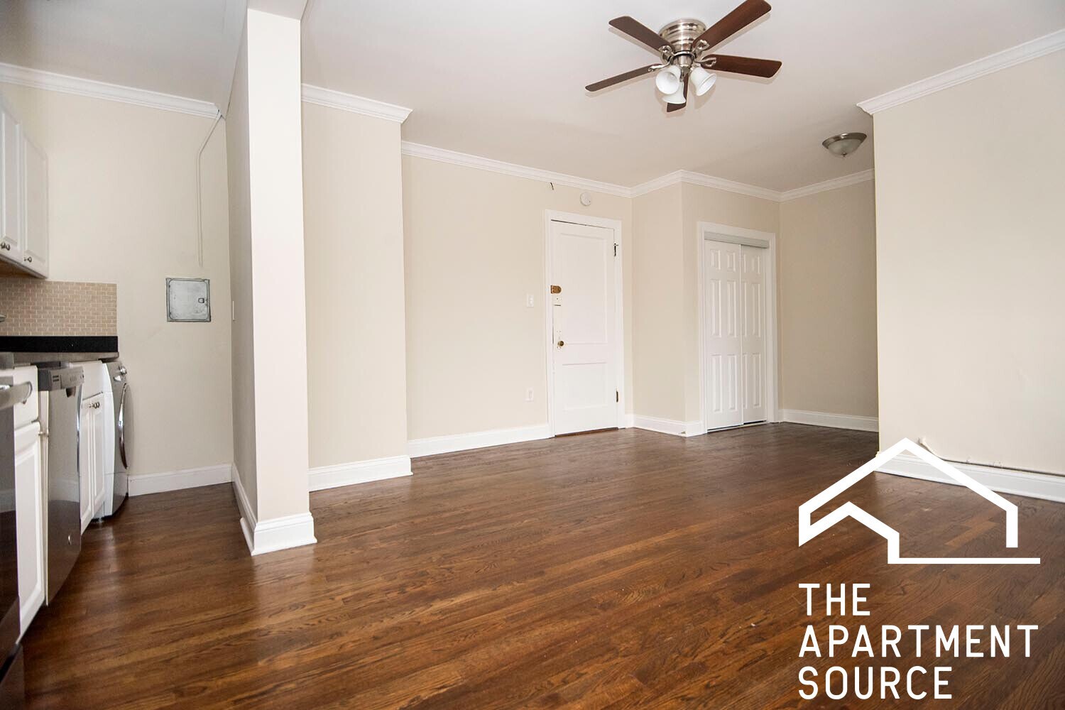 Building Photo - 3345 N Marshfield Ave