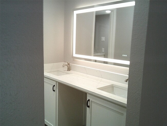 Building Photo - 13427 Garden Grove