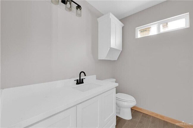 Building Photo - 16 Tower Oak Dr