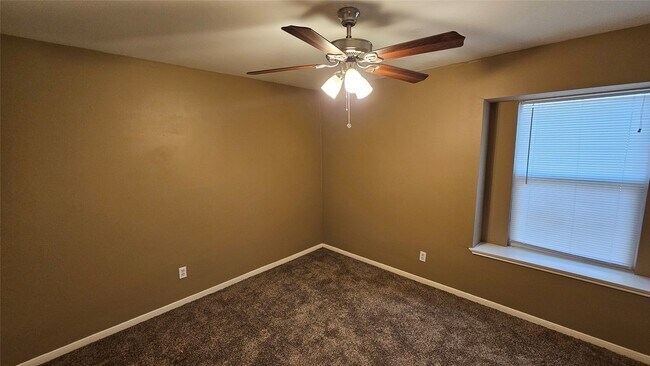 Building Photo - 14807 Spring Lake Dr