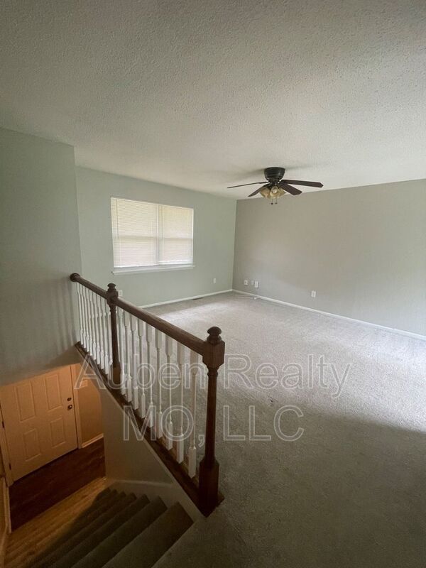 Building Photo - 409 NE Westwind Dr