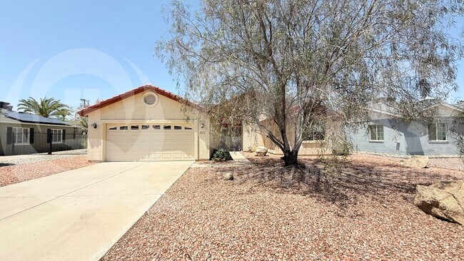 Primary Photo - 822 W Earll Dr