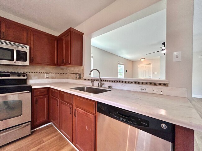 Building Photo - Inviting 4/BR 2/BA Home with Spacious Back...