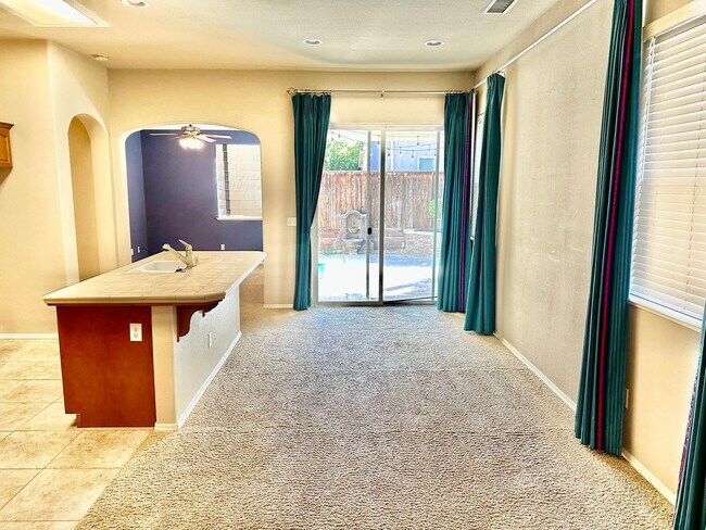 Building Photo - 4048 W Apple Tree Ln
