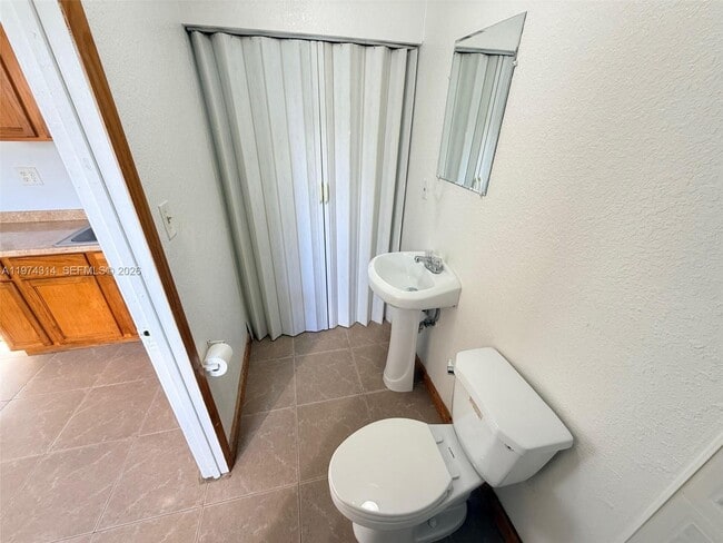 Building Photo - 1612 NE 169th St