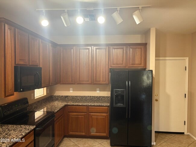 Building Photo - 4344 E Vest Ave