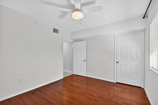 Building Photo - 6511 Emerald Dunes Dr