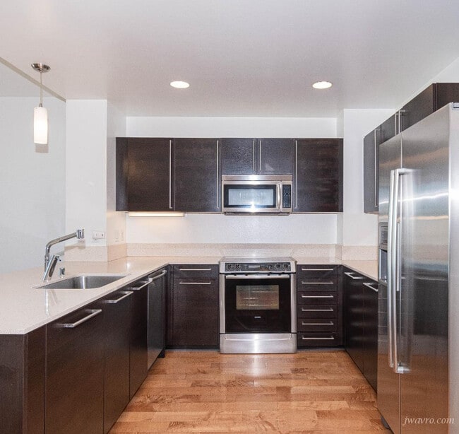 Building Photo - 1160 Mission St