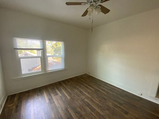 Building Photo - 1164 Magnolia Ave