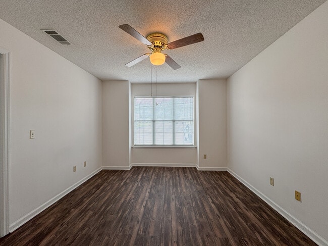 Building Photo - 7 Clayton Ln