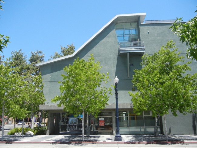 Building Photo - Atria on Market