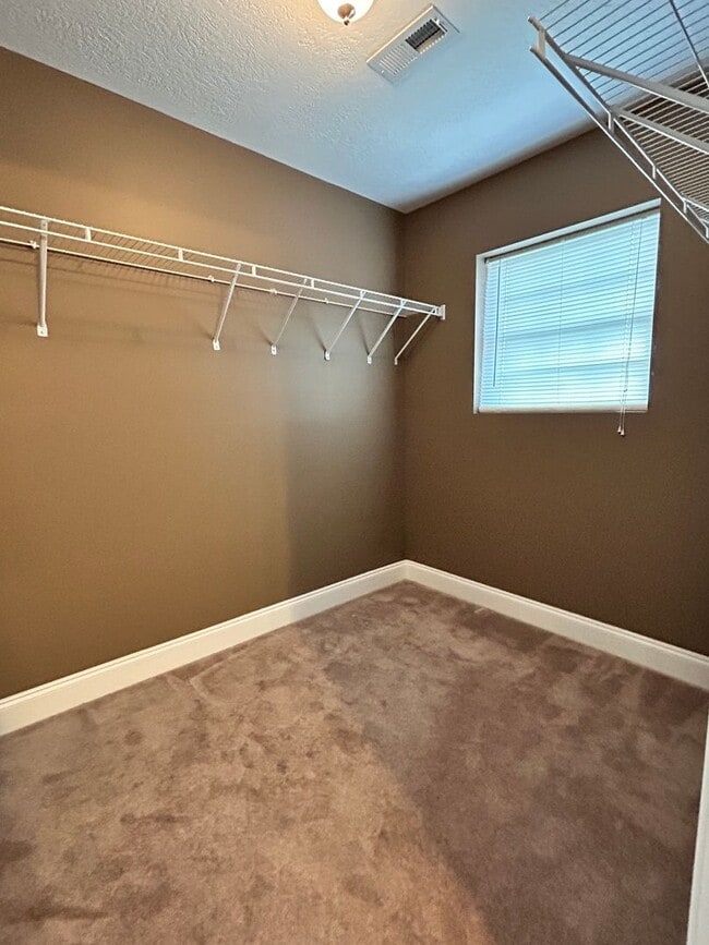 Building Photo - 310 Oak Vista Dr