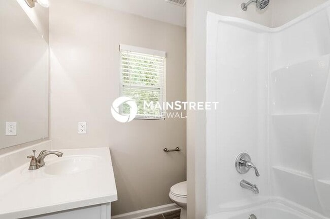Building Photo - 3 Bedroom Pet-Friendly Home in Charlotte, NC with Main Street Renewal