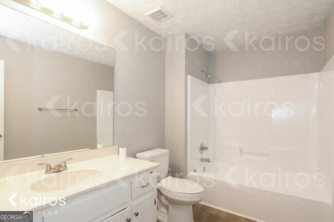 Building Photo - 135 Fawn Dr