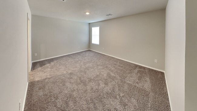 Building Photo - Very Nice and Spacious 4 Bedroom Home in Mustang Schools