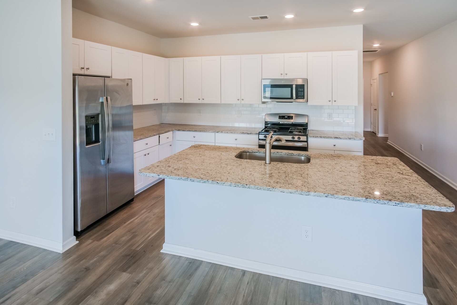 Building Photo - 708 Watercliff Dr