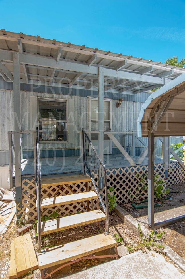Building Photo - 2-Bed 2-Bath
