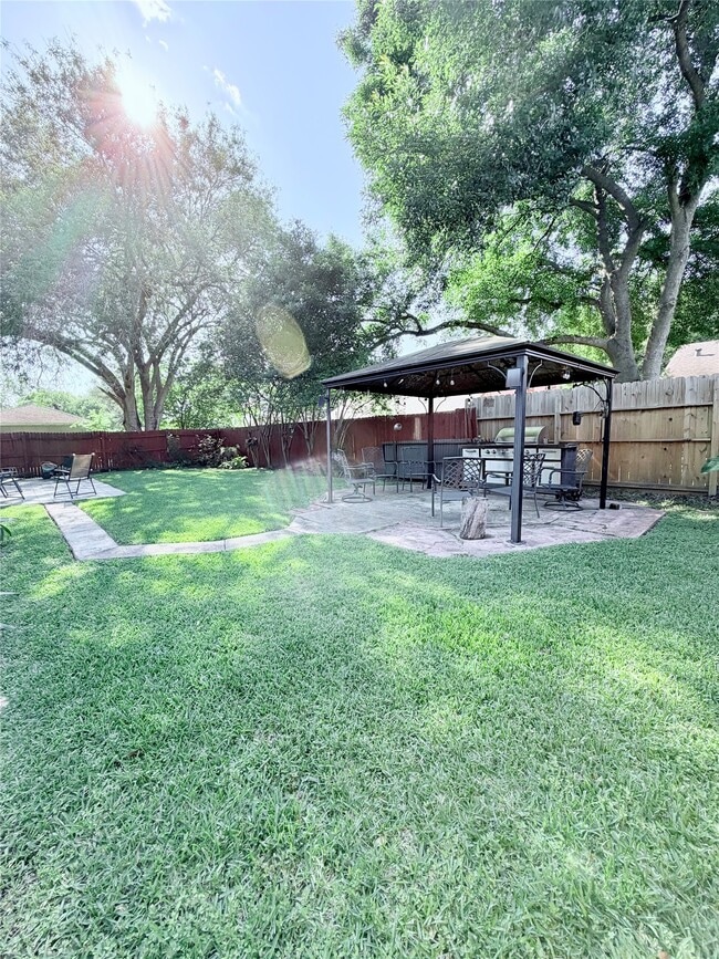 Building Photo - 6610 La Puente Dr