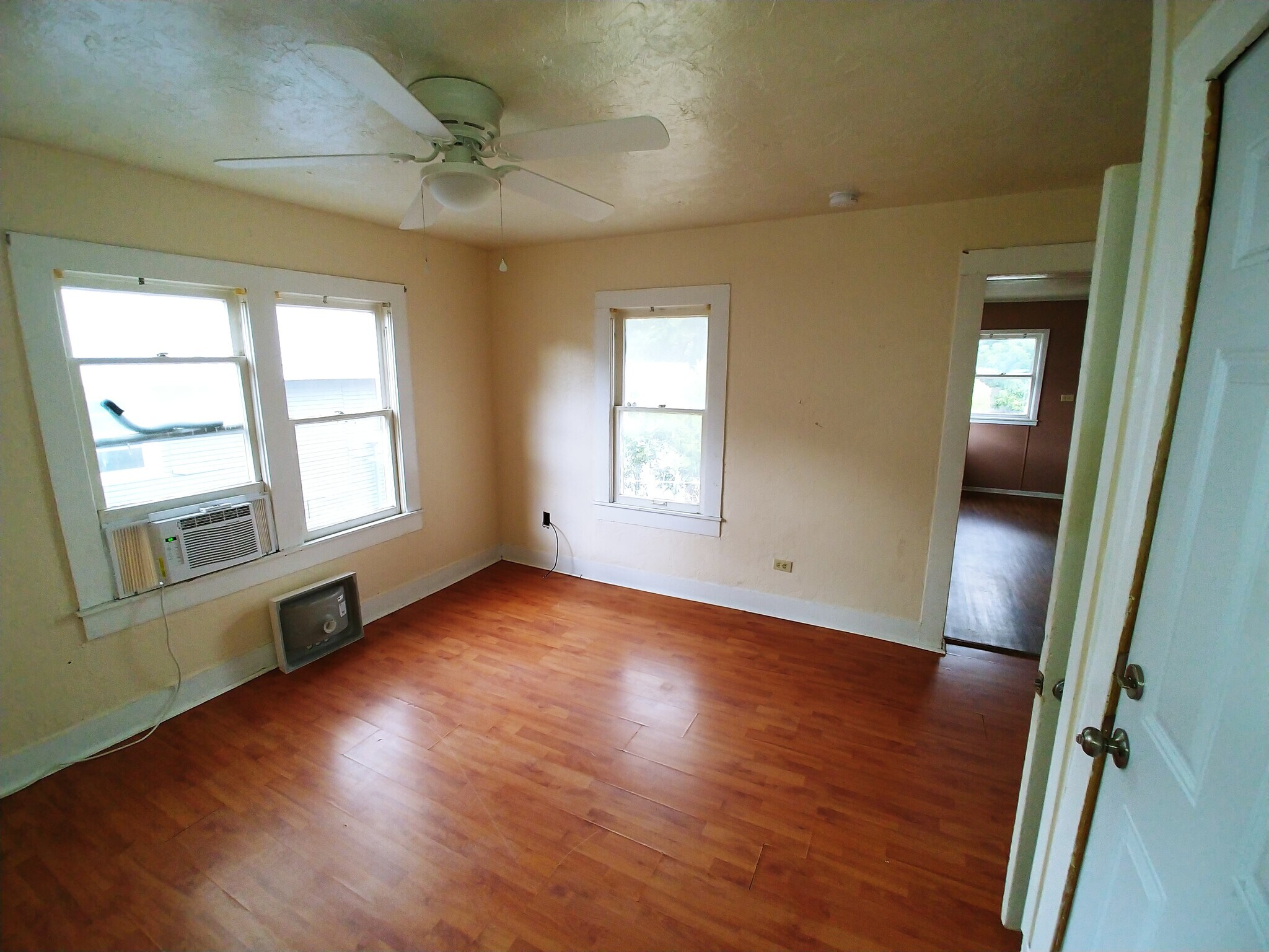 Living area - 1000 samuels ave