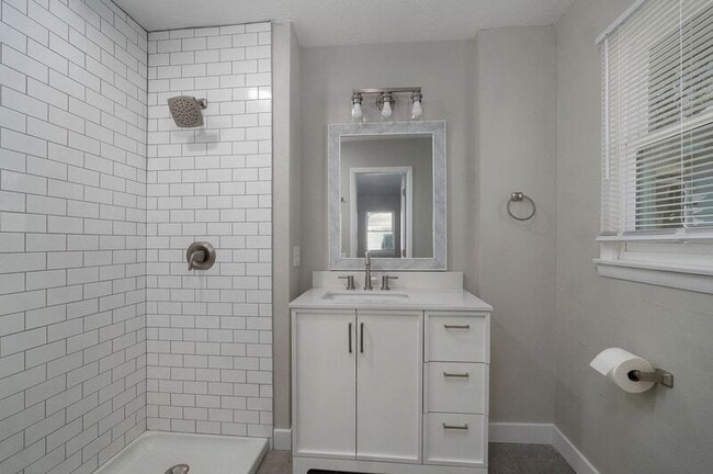 Building Photo - 1920 S Mayfair Ave