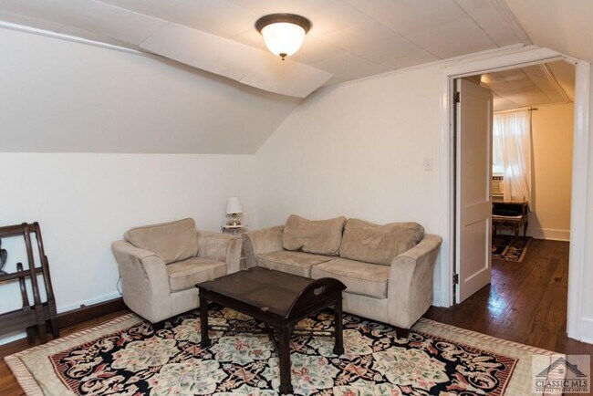 Building Photo - 520 Sunset Dr