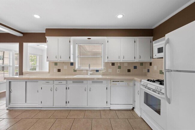 Building Photo - 2122 Althea Dr