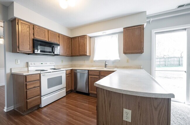 Building Photo - "Spacious 4-Bedroom Retreat with 2.5 Baths...