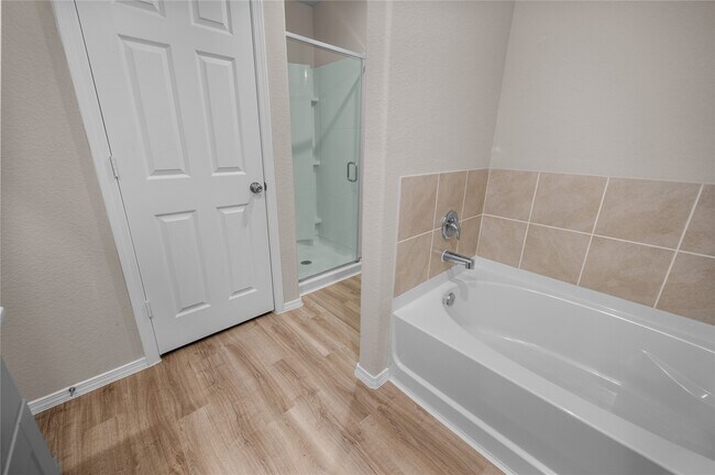 Building Photo - 707 Long Cedar Dr