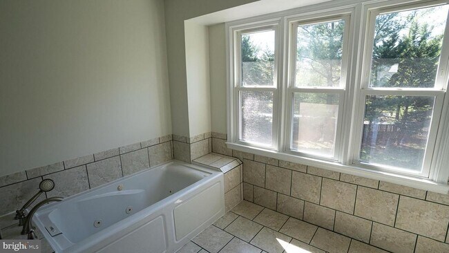 Building Photo - 10854 Monticello Ct