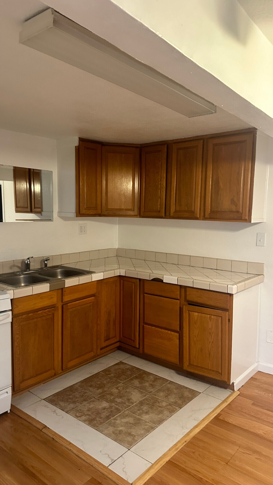 Building Photo - 655 W 7th St