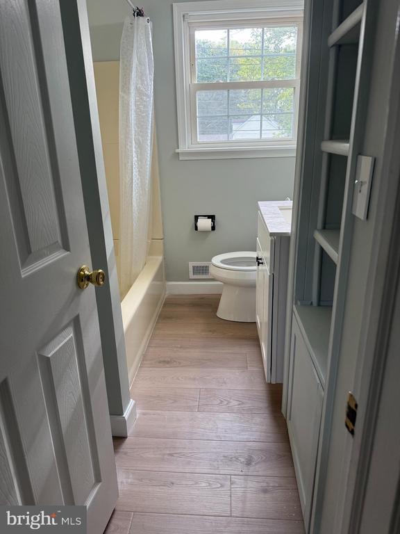 Building Photo - 810 S Harmony Rd