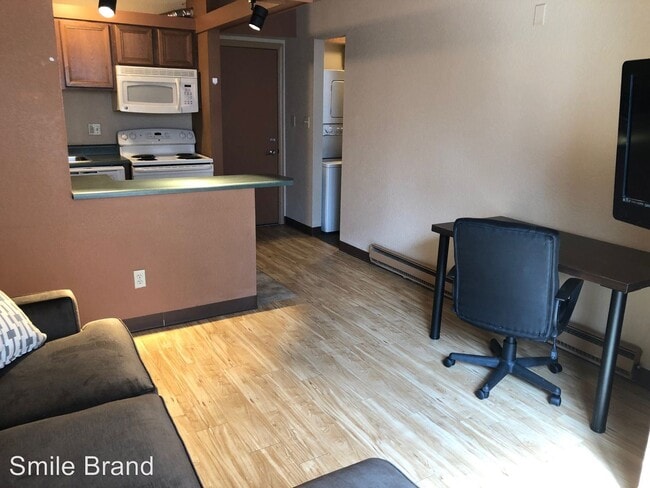 Primary Photo - 1 br, 1 bath Room For Rent - 601 E. Clark