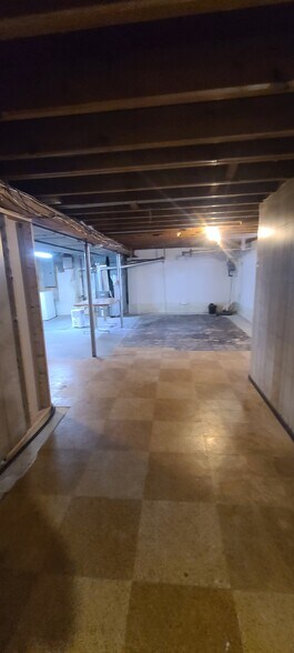 Building Photo - 297 Maylawn Ave