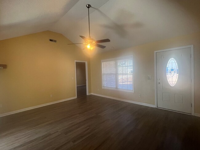 Building Photo - 30 Spanish Moss Cir