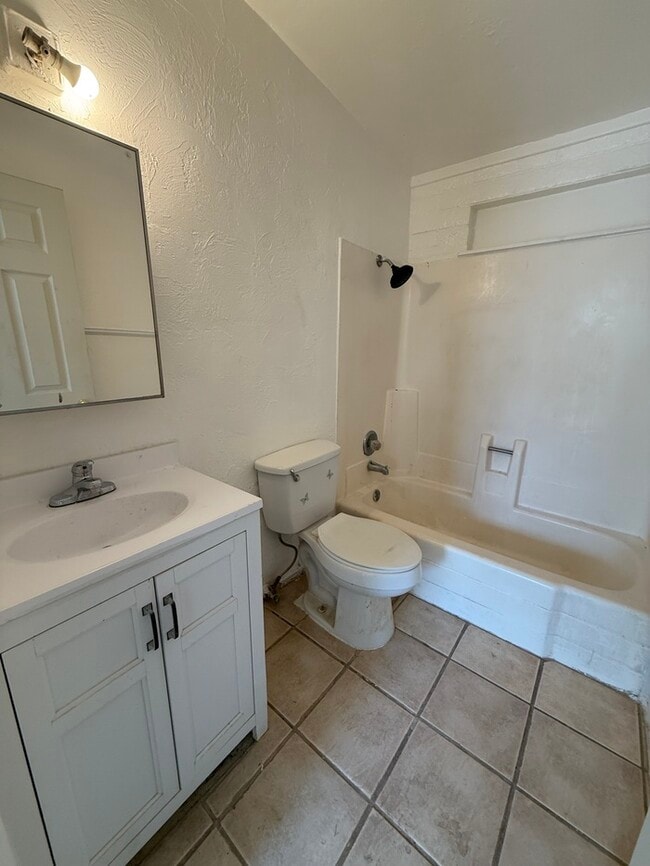 Building Photo - Townhome For rent