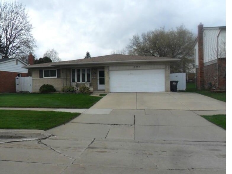 Building Photo - 10352 Gulley Ave