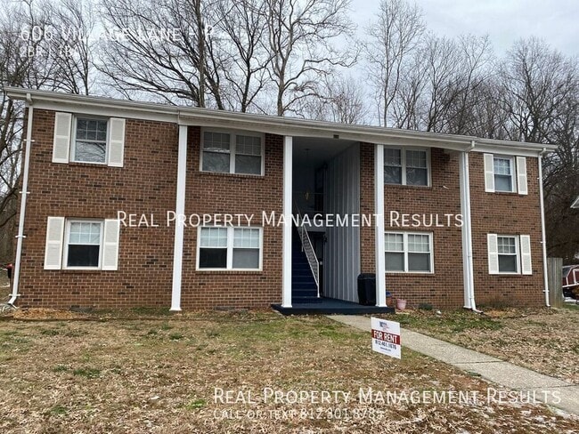 Primary Photo - 606 Village Ln