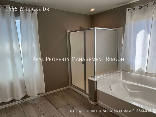 Building Photo - 1445 W Locke Dr