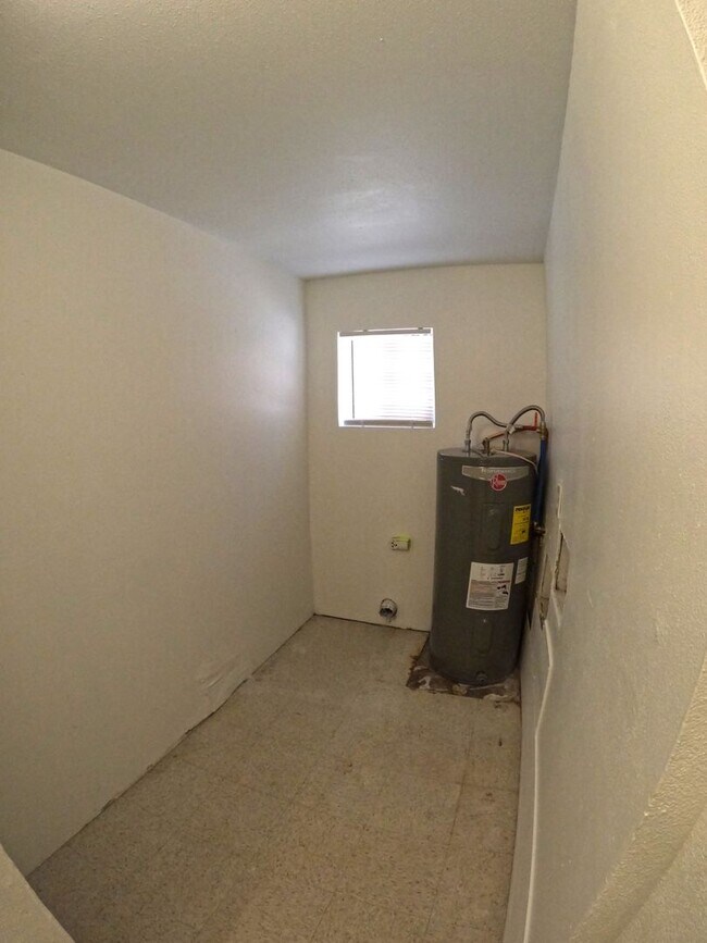 Building Photo - 620 2nd St