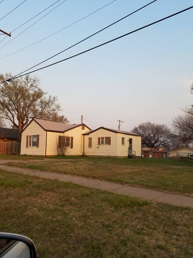 Building Photo - 108 W Hartford Ave