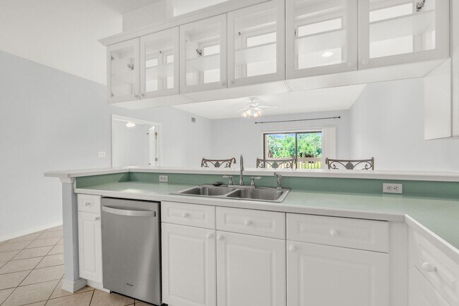 Building Photo - Gorgeous Condo in Niceville!!  Bluewater Bay Living at its BEST!!