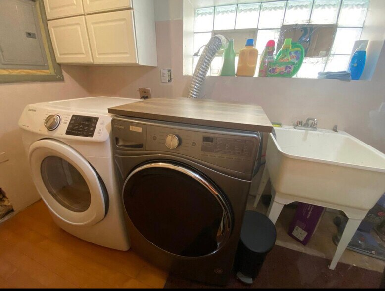 Building Photo - 3719 N Newcastle Ave