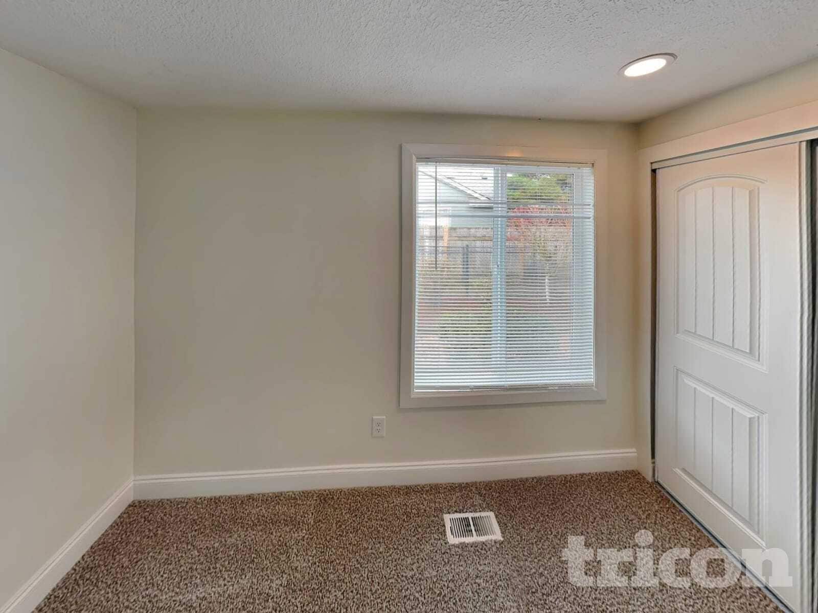 Building Photo - 407 SW Scotton Way