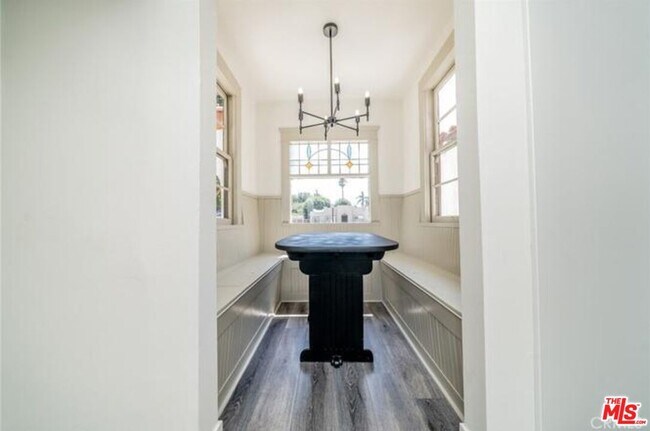 Building Photo - 4219 Sunnyside Dr