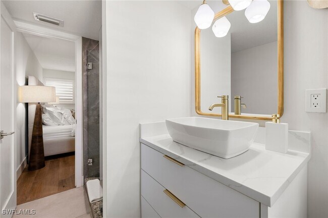 Building Photo - 175 5th Ave S