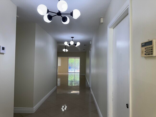 Building Photo - 20844 Concord Green Dr W