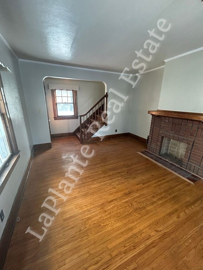 Building Photo - Inviting Toledo Residence with Easy Access to Major Routes