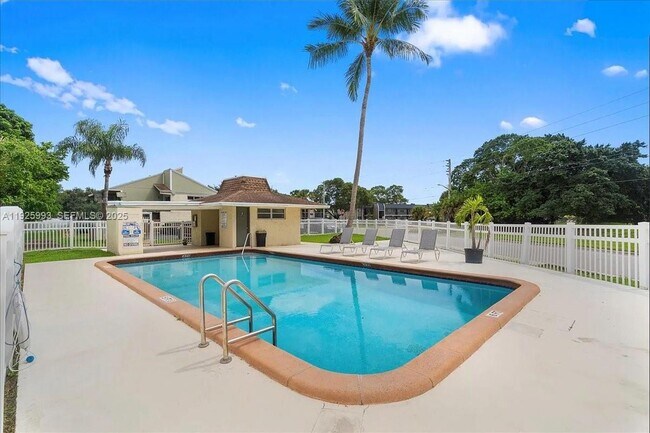 Building Photo - 8105 Lagos De Campo Blvd